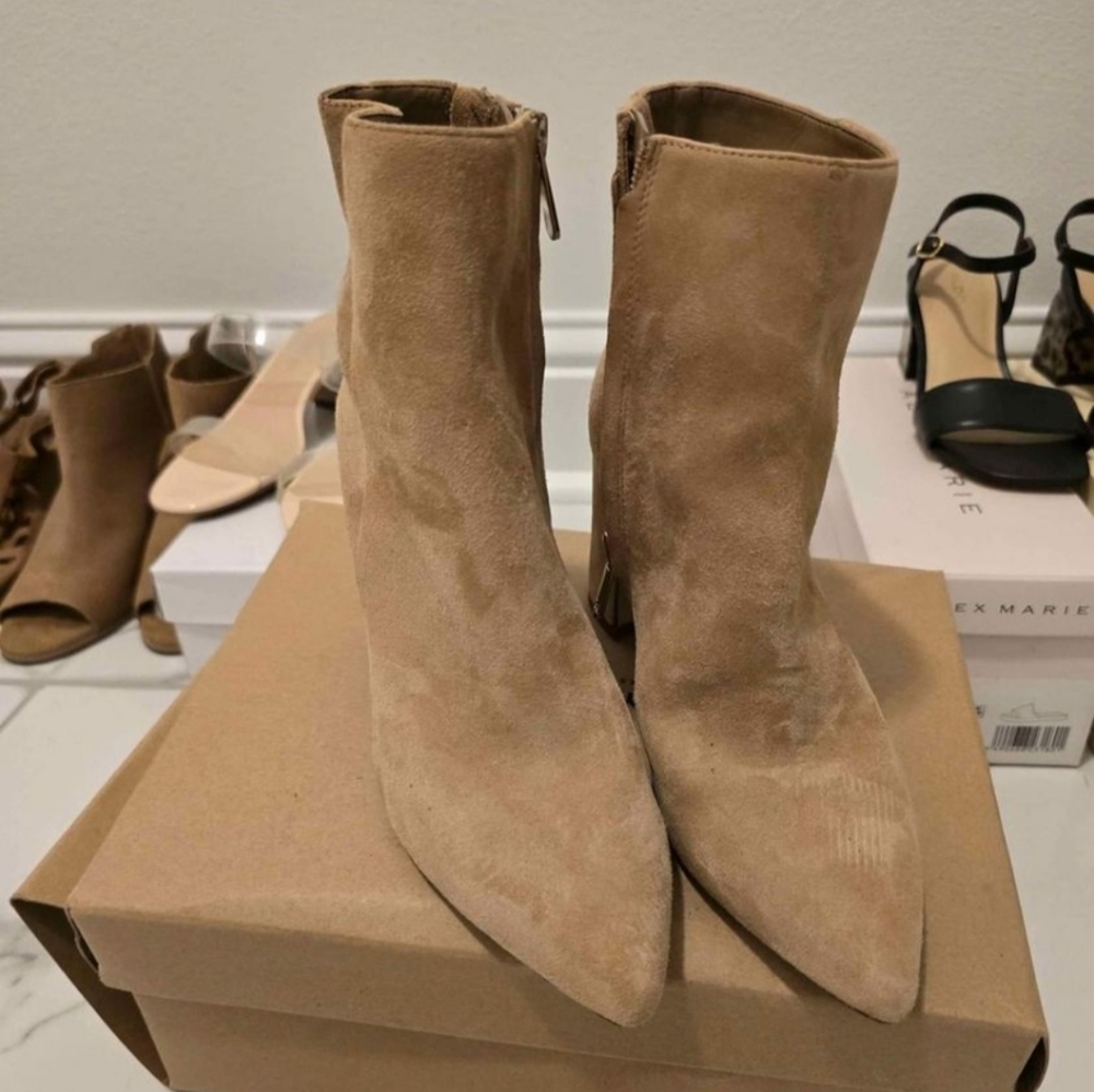 Boots - Picture 5 of 5